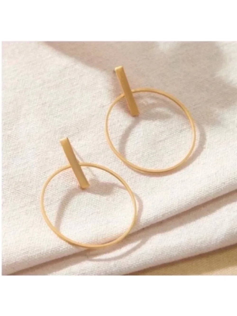 New! Gold Circle Minimalist Earrings (1005) NWOT